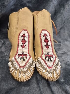 Minnetonka Tan Leather Beaded Moccasin Boots with Fringe